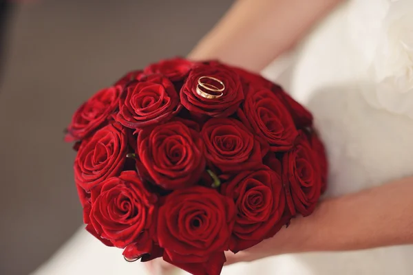 Novia con Rosa Roja — Foto de Stock