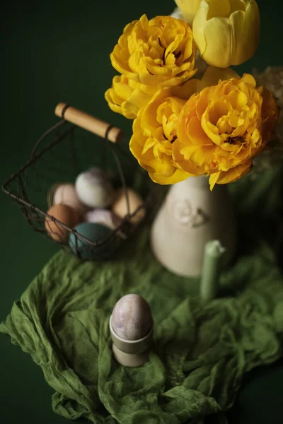 Decorazione Tavolo Pasquale Uova Pasqua Sfondo Verde — Foto Stock