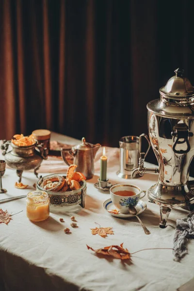 Geleneksel Çay Içme Çay Içmek Için Masa Hazırlıyorum Baharatlı Çay — Stok fotoğraf