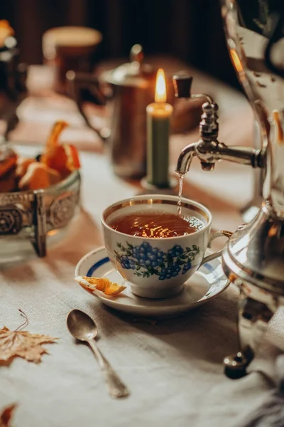 Geleneksel Çay Içme Çay Içmek Için Masa Hazırlıyorum Baharatlı Çay — Stok fotoğraf