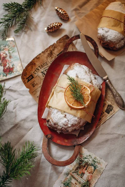 Christstollen Weihnachtsgebäck Mit Weihnachtsdekoration — Stockfoto