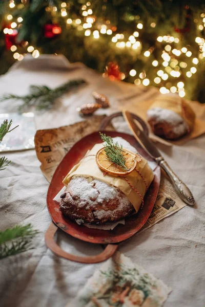 Christstollen Weihnachtsgebäck Mit Weihnachtsdekoration — Stockfoto