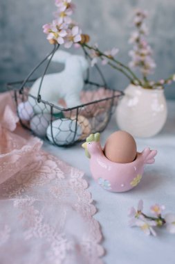 Bahar Paskalyası natürmort, Paskalya yumurtaları pastel renklerde