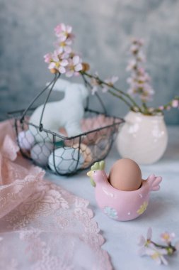 Bahar Paskalyası natürmort, Paskalya yumurtaları pastel renklerde