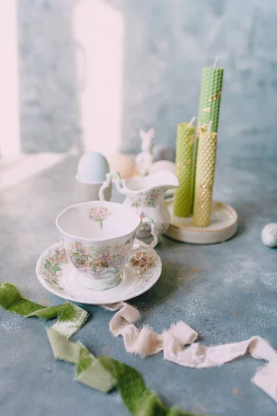 Voorjaar Pasen Stilleven Paaseieren Pastelkleuren Met Bloemen — Stockfoto