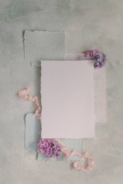 Letr için çiçek ve kağıt, kart modeli