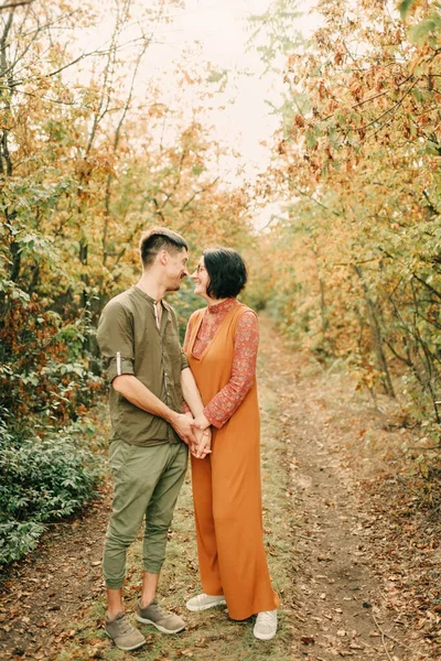 Woman Man Family Walking Park — Stockfoto