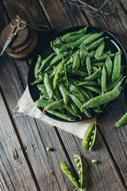 Hafif yemek fotoğrafçılığı, yeşil bezelye vitaminleri, vejetaryen yemekleri.