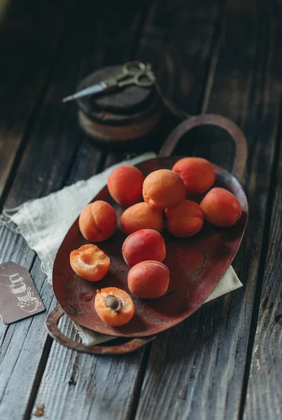 Voedsel Fotografie Low Key Fruit Abrikozen Vitaminen Voedsel Voor Vegatarin — Stockfoto