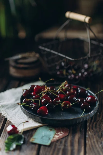 Jídlo Fotografie Low Key Ovocné Třešňové Vitamíny Jídlo Pro Vegatarin — Stock fotografie