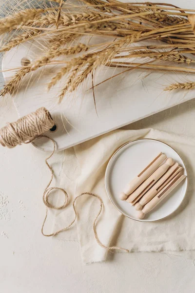 Rustic Style Craft Paper Box Twine Rope Wooden Clothespins Environmentally — 图库照片