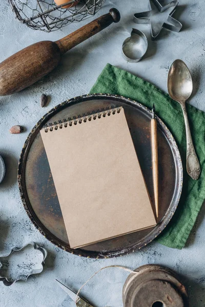 Recipe Book Mockup Kitchen Table Kitchen Utensils Vintage Style — Stockfoto