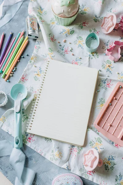 Recipe Book Mockup Kitchen Table Kitchen Utensils Vintage Style — 图库照片