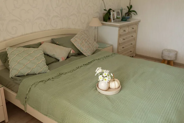Yatak Odasının Içi Kurt Renginde Sonbahar Renklerinde — Stok fotoğraf