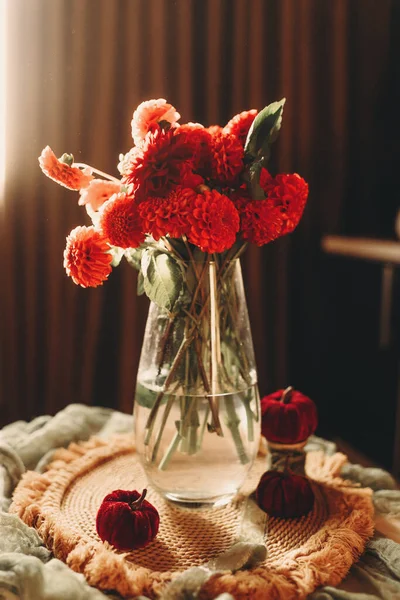 Röd Höst Blommor Mörk Bakgrund Elegant Brud Bukett Marsala Färg — Stockfoto