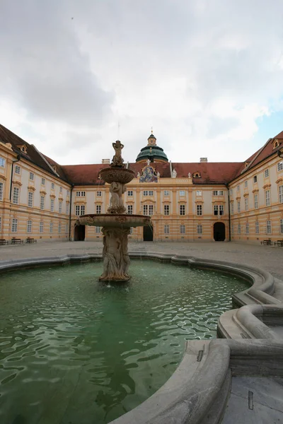 Dziedziniec Opactwa Melk Austrii — Zdjęcie stockowe