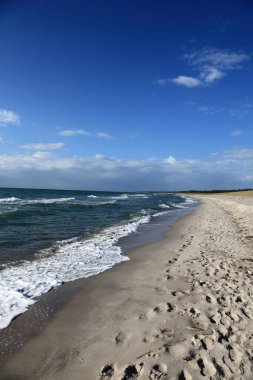 Almanya 'da Baltık Denizi' nde ıssız bir sahil.