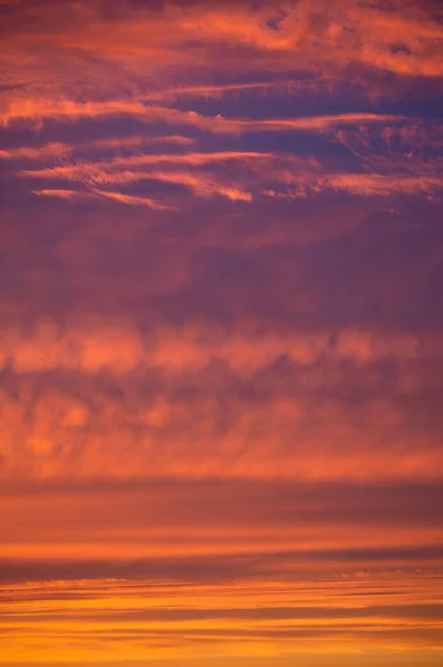 Cielo Drammatico Lunatico Tramonto Con Nuvole — Foto Stock