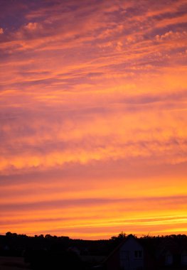 Dramatik bulutlu güzel bir gün batımı