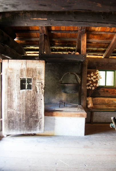 Старий Покинутий Фермерський Будинок Каміном Приготування Їжі — стокове фото