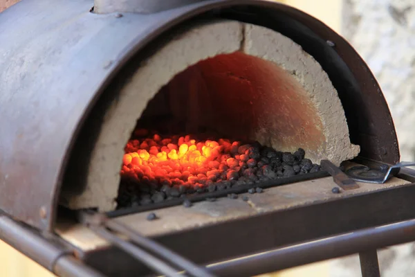 Smal mobile oven for a blacksmith