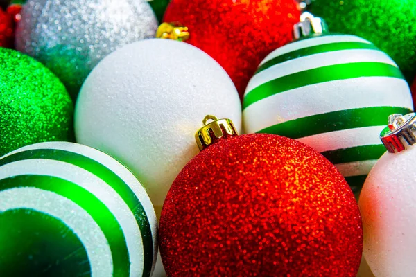 Vermelho Verde Branco Brilhante Brilhante Bolas Natal Bola Vidro Natal — Fotografia de Stock