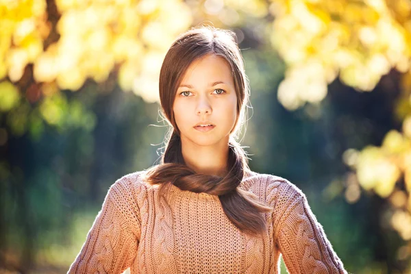 Girl - autumn — Stock Photo, Image