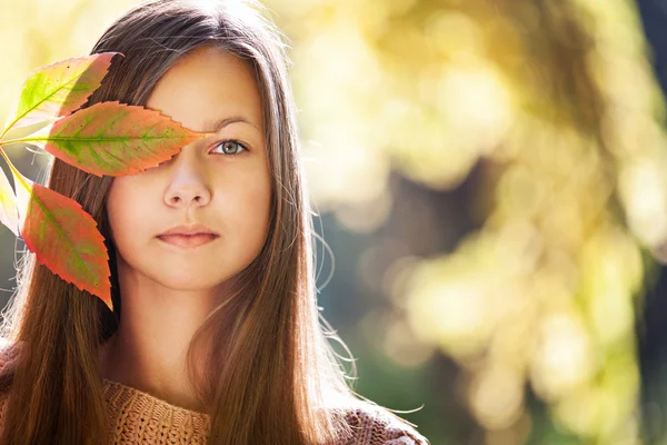 Meisje - herfst — Stockfoto