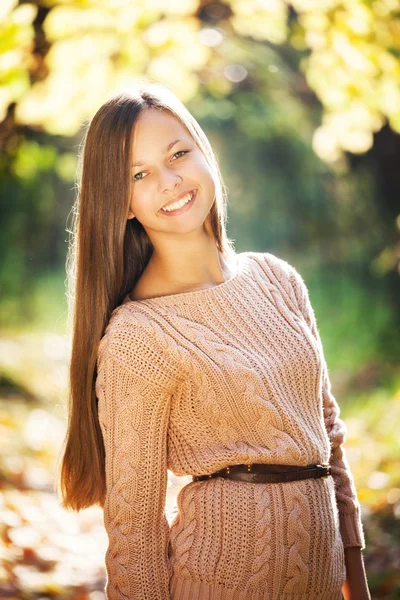 Girl - autumn — Stock Photo, Image