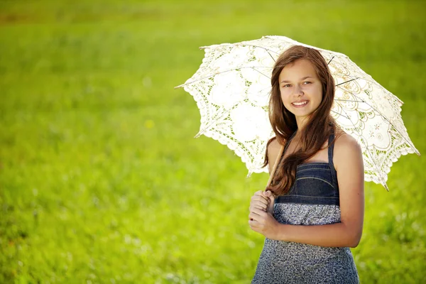 Chica - sonrisa - felicidad - Estilo de vida - romance — Foto de Stock