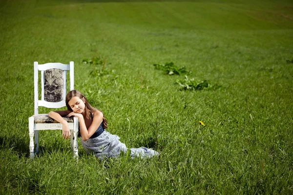 Ragazza - sorriso - felicità - stile di vita - romanticismo — Foto Stock