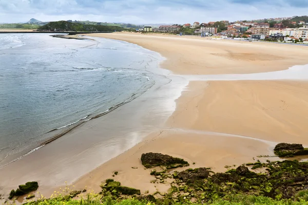 La concha Playa місті suances (Іспанія) — стокове фото