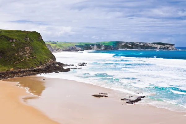 Playa de los locos, Suances (Espagne) ) Images De Stock Libres De Droits