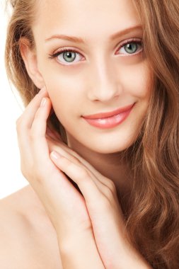 güzel mavi gözlü genç bir kadın portresi