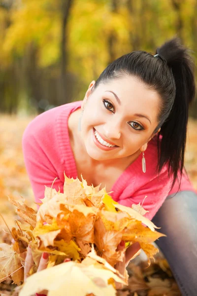 Fun pretty woman playing in the autumn park — Stock Photo, Image