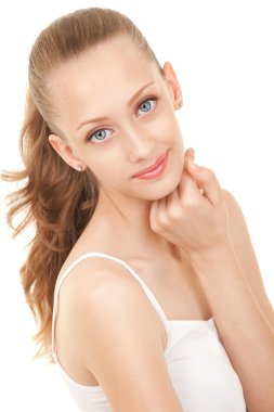 Beyaz arka planda güzel bir kadının portresi.