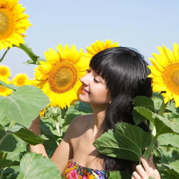 Fun woman in the field of sunflowers — Stock Photo, Image