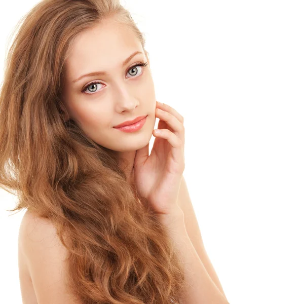 Portrait d'une jeune femme aux beaux cheveux — Photo