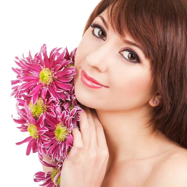 Retrato de una joven hermosa mujer con flores —  Fotos de Stock