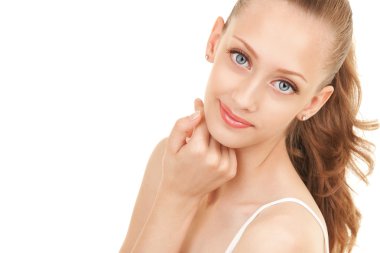 Beyaz arka planda güzel bir kadının portresi.