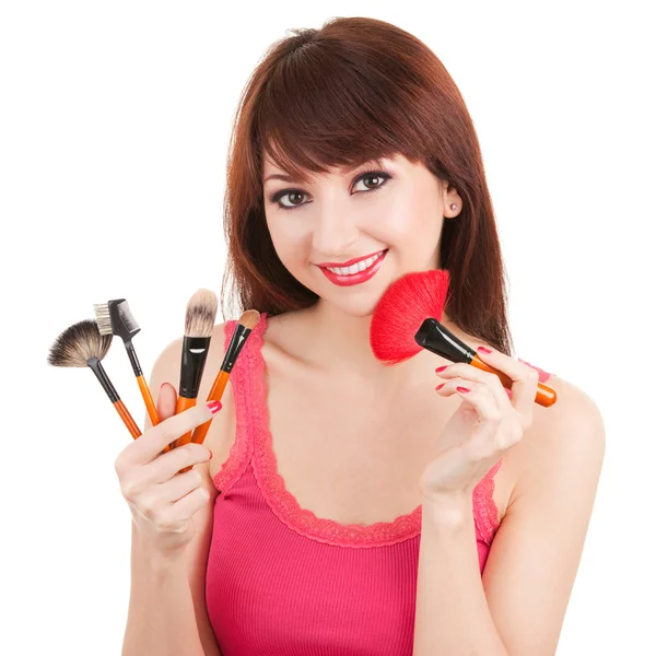 Jeune femme avec brosses pour maquillage isolé sur fond blanc — Photo