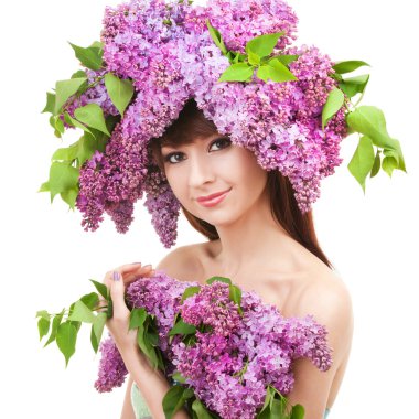 Beyaz arka plan üzerinde çiçekler olan kadın