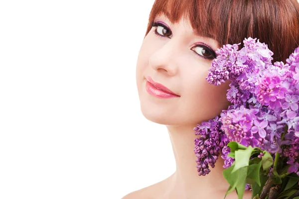 Mujer joven con flores lila —  Fotos de Stock