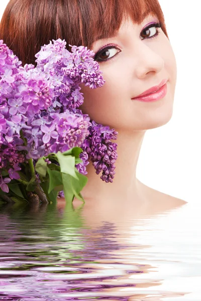 Mujer joven con flores lila —  Fotos de Stock