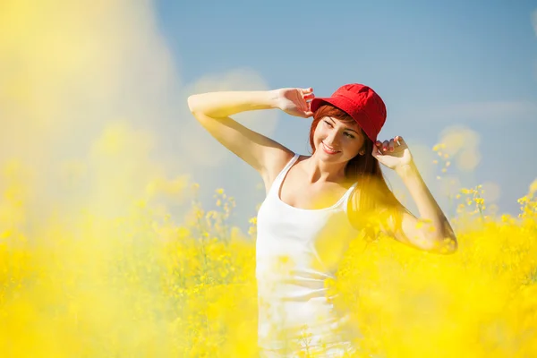 Cute woman in the field with flowers — Stock Photo, Image