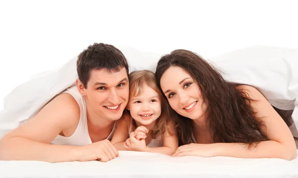 Família feliz, mãe, pai e filha descansando sobre o b branco — Fotografia de Stock