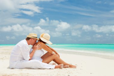 Deniz sahilde couple