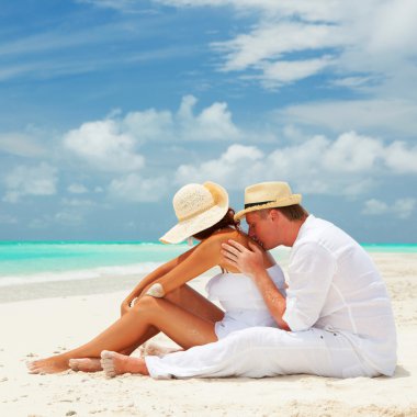 Deniz sahilde couple