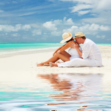 Deniz sahilde couple