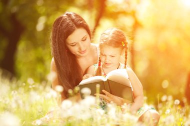 Anne ile kızı okunur Park kitap